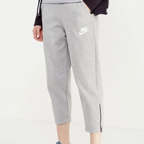NEW Nike crop sweatpants! - Picture 3 of 13
